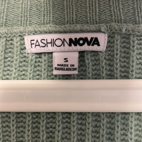 Cropped V-neck Green Sweater | Fashion Nova - Picture 2 of 2